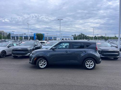 Gravity Gray 2024 Kia Soul LX
