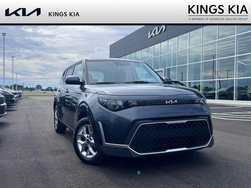 Gravity Gray 2024 Kia Soul LX