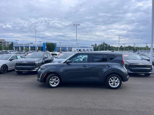 Gravity Gray 2024 Kia Soul LX