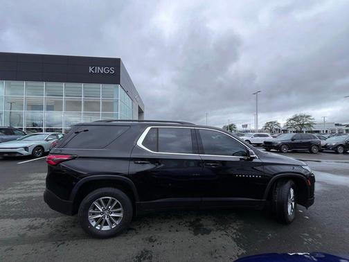 Mosaic Black Metallic 2023 Chevrolet Traverse LT Leather
