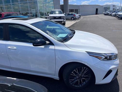 Snow White Pearl 2023 Kia Forte GT-Line