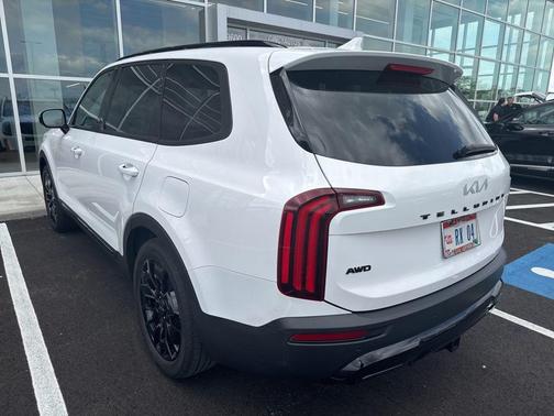 Glacial White Pearl 2022 Kia Telluride SX