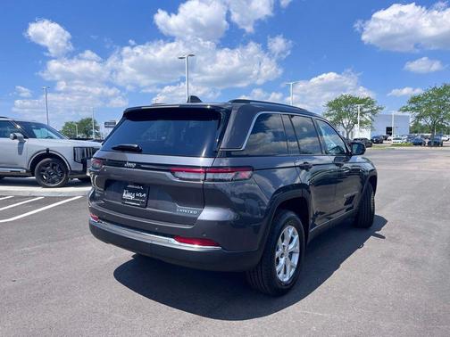 Baltic Gray Metallic Clearcoat 2023 Jeep Grand Cherokee Limited