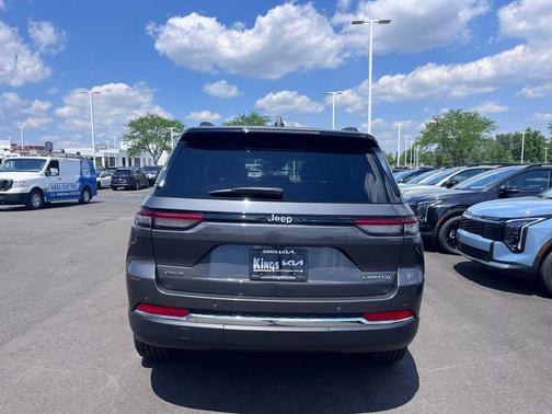 Baltic Gray Metallic Clearcoat 2023 Jeep Grand Cherokee Limited