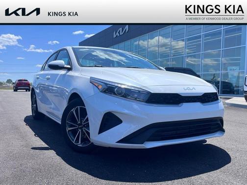Snow White Pearl 2023 Kia Forte LXS