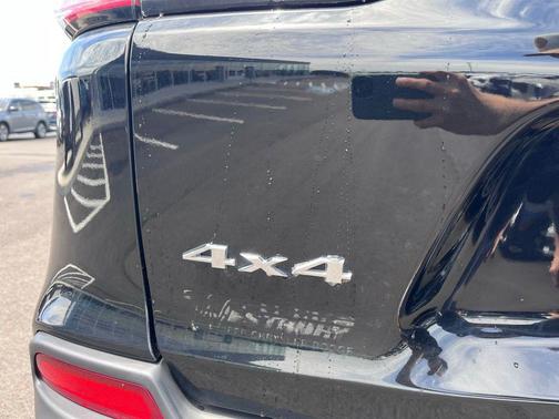 Diamond Black Crystal Pearlcoat 2019 Jeep Cherokee Limited