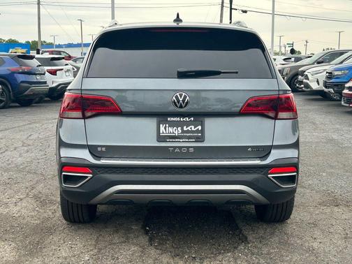Platinum Gray Metallic 2023 Volkswagen Taos 1.5T SE