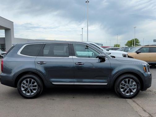 Gravity Gray 2024 Kia Telluride LX