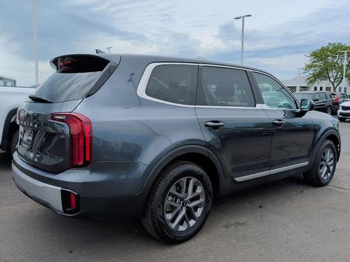Gravity Gray 2024 Kia Telluride LX
