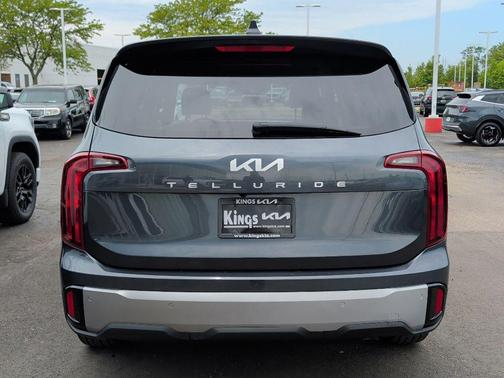 Gravity Gray 2024 Kia Telluride LX