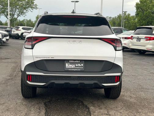 Glacier White Pearl/Ebony Black Roof 2024 Kia Sportage S