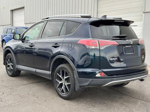 2017 Toyota RAV4 SE