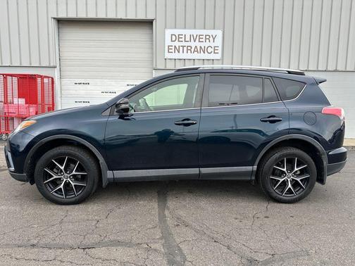 2017 Toyota RAV4 SE