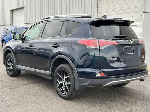 2017 Toyota RAV4 SE