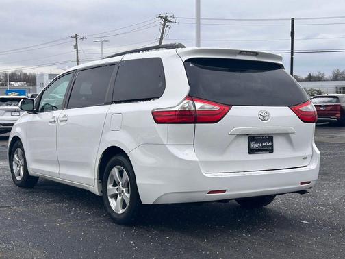 2016 Toyota Sienna SE