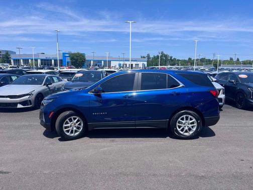 Blue Glow Metallic 2022 Chevrolet Equinox 1LT