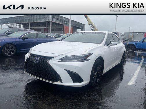 2022 Lexus ES 300h F SPORT