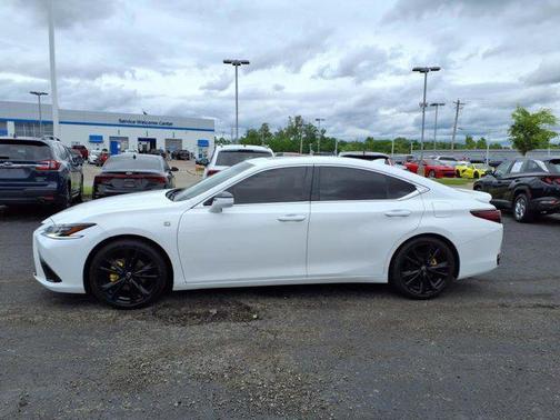 2022 Lexus ES 300h F SPORT