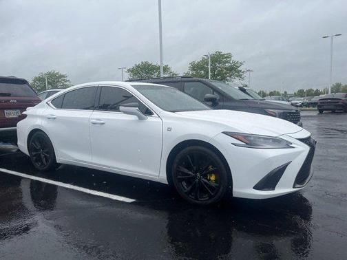 2022 Lexus ES 300h F SPORT