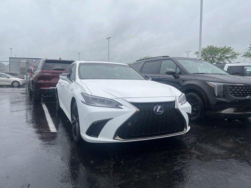 2022 Lexus ES 300h F SPORT