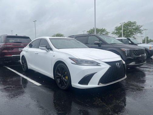 2022 Lexus ES 300h F SPORT