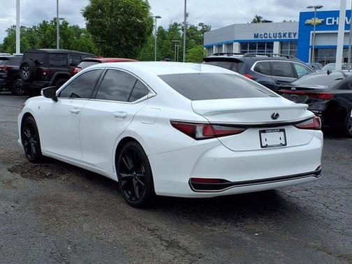 2022 Lexus ES 300h F SPORT