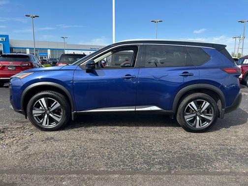 Caspian Blue Metallic/Super Black 2021 Nissan Rogue SL