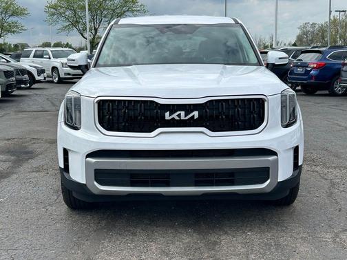 Glacial White Pearl 2023 Kia Telluride LX