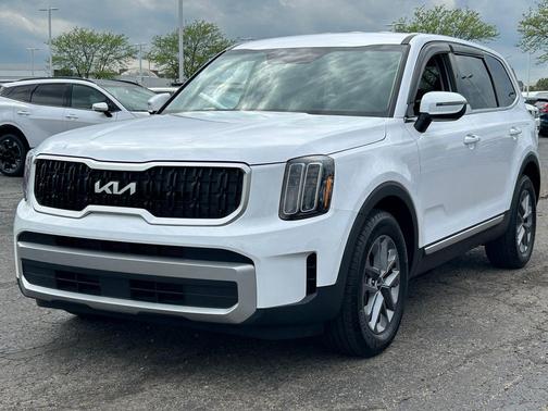 Glacial White Pearl 2023 Kia Telluride LX