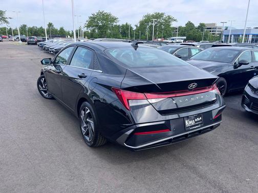 Abyss Black 2024 Hyundai ELANTRA Limited