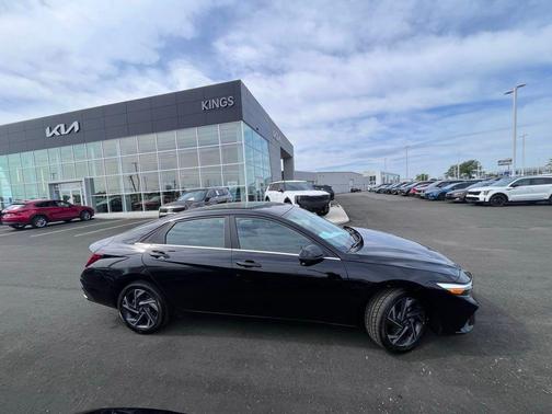 Abyss Black 2024 Hyundai ELANTRA Limited