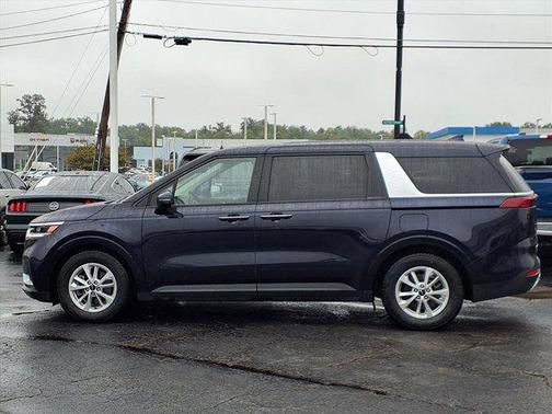 2024 Kia Carnival LX
