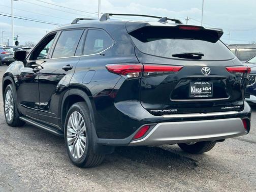 Midnight Black 2023 Toyota Highlander Platinum