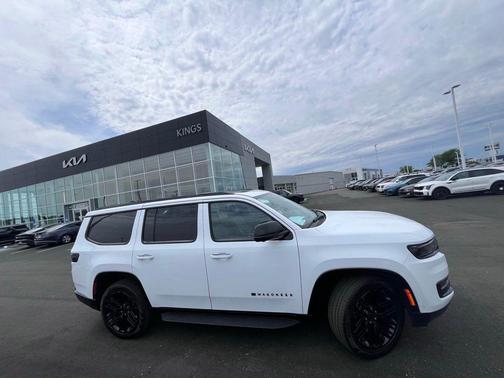 Bright White Clearcoat 2025 Jeep Wagoneer Series II 4x4
