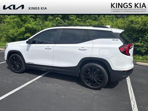 Summit White 2022 GMC Terrain SLE