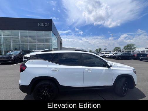 Summit White 2022 GMC Terrain SLE