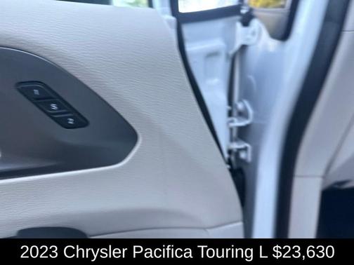 Bright White Clearcoat 2023 Chrysler Pacifica Touring-L