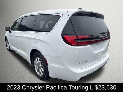 Bright White Clearcoat 2023 Chrysler Pacifica Touring-L