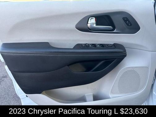 Bright White Clearcoat 2023 Chrysler Pacifica Touring-L
