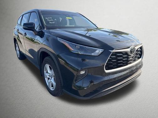 Midnight Black Metallic 2023 Toyota Highlander LE