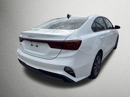 Snow White Pearl 2022 Kia Forte LXS