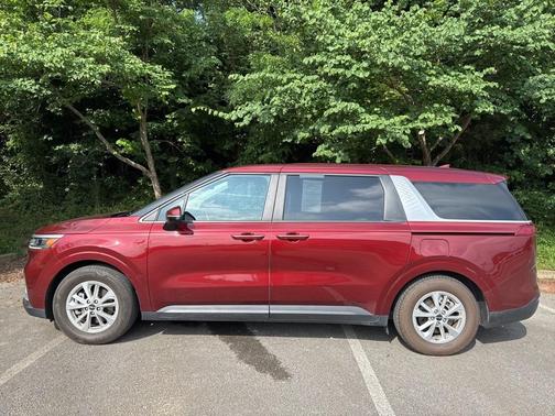 2023 Kia Carnival LX