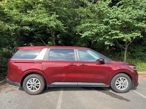 2023 Kia Carnival LX