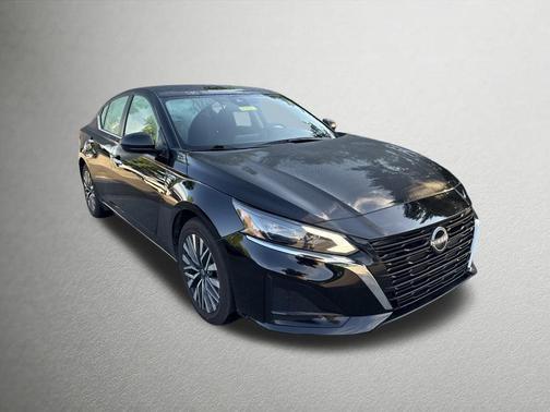 Black 2025 Nissan Altima SV