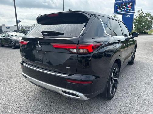 Black Diamond 2022 Mitsubishi Outlander SE