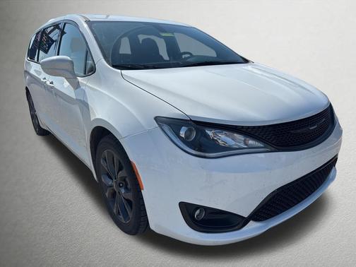 2020 Chrysler Pacifica Touring