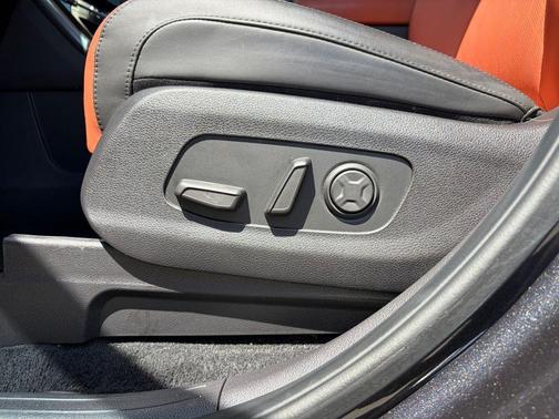Metal 2024 Kia Carnival SX