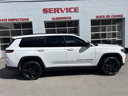 Bright White Clearcoat 2023 Jeep Grand Cherokee L Altitude
