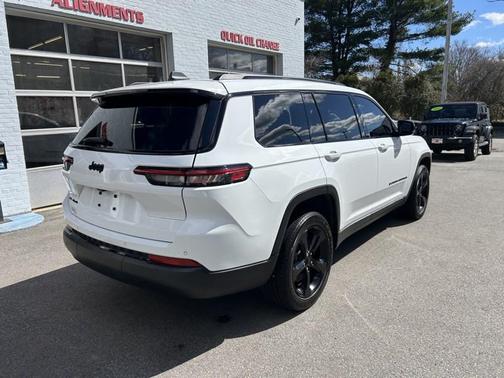 Bright White Clearcoat 2023 Jeep Grand Cherokee L Altitude