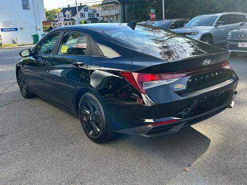 2022 Hyundai ELANTRA SEL